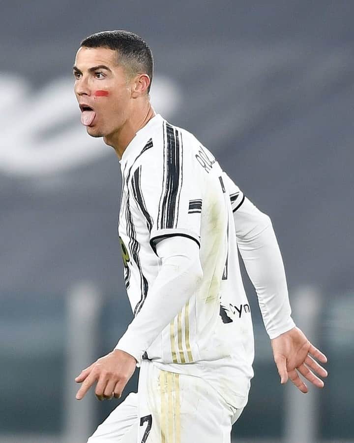 ユヴェントスFCさんのインスタグラム写真 - (ユヴェントスFCInstagram)「👅  #Cristiano #Ronaldo #JuveCagliari #FinoAllaFine #ForzaJuve」11月22日 5時31分 - juventus