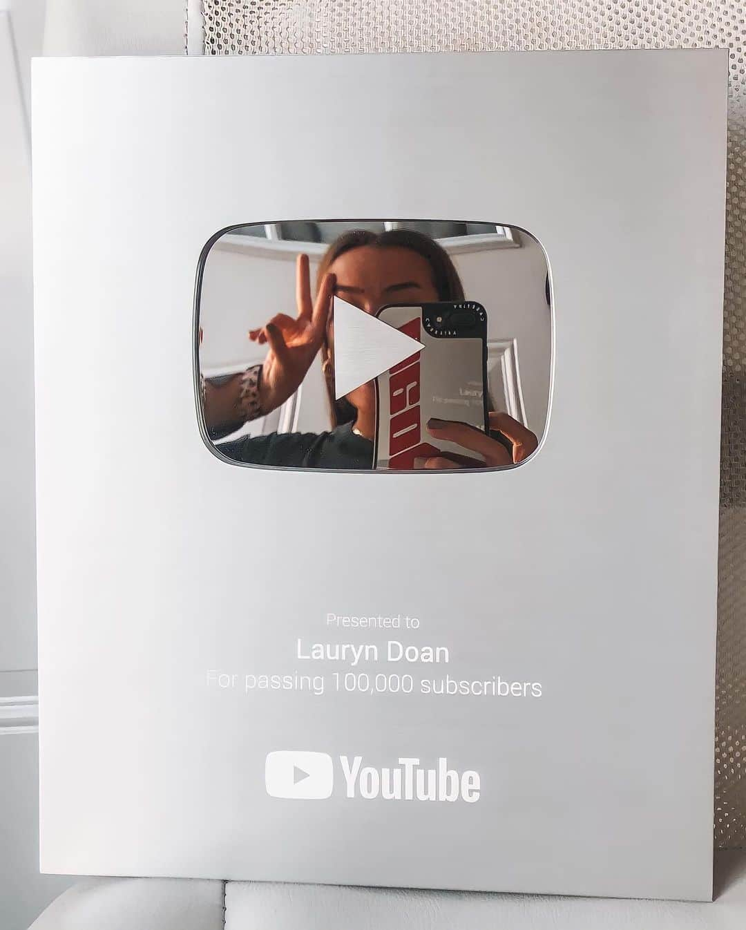 YouTubeさんのインスタグラム写真 - (YouTubeInstagram)「Is there an award we can give @lauryndoan for being adorable while holding a Silver Award? 👏 Check out our Story for more from Lauryn and other #YouTubeCreatorAwards recipients 🏆」11月22日 5時42分 - youtube