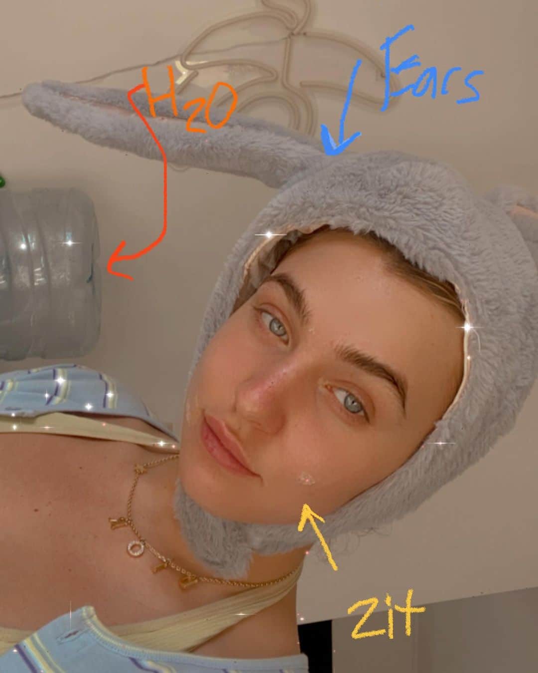 マティー・ノイズのインスタグラム：「the real me : zit cream bunny hat h20 and an undying hatred for tik tok dances 🧚‍♀️ fuq w me or not idc my mom thinks i’m dope 🙃  swipe for the best ->」