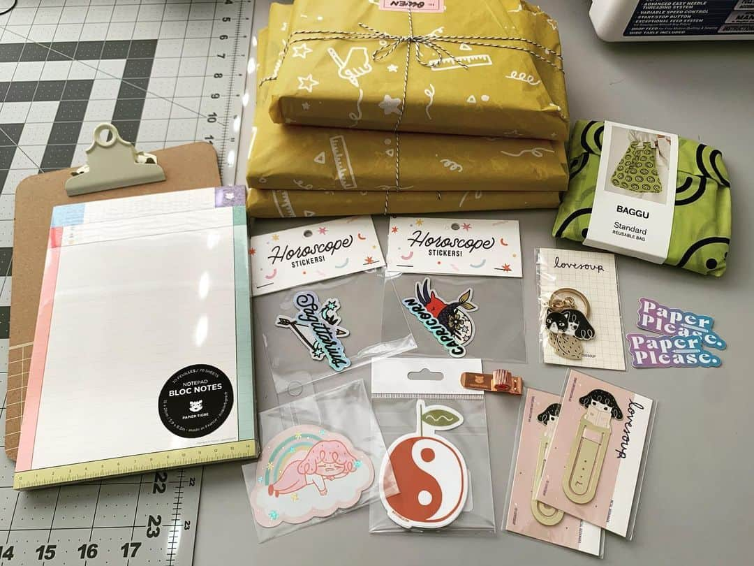 OLIVIAのインスタグラム：「Freeds! Got the package!!! Thank you thank you thank you for such beautiful goodies and wrapping. 💘💘💘 Everyone, support small businesses this season!! Check out @paperpleaseshop @friediamn Such adorable stationary here. Perfect place for gifts!! 💘」