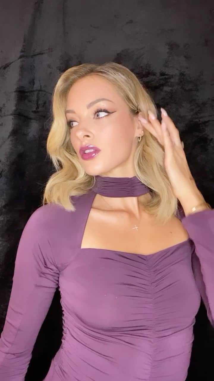 ルセット・ヴァン・ビークのインスタグラム：「That glow up tho ✨ Had to get myself together for my pre-birthday 💁🏼‍♀️♏️」