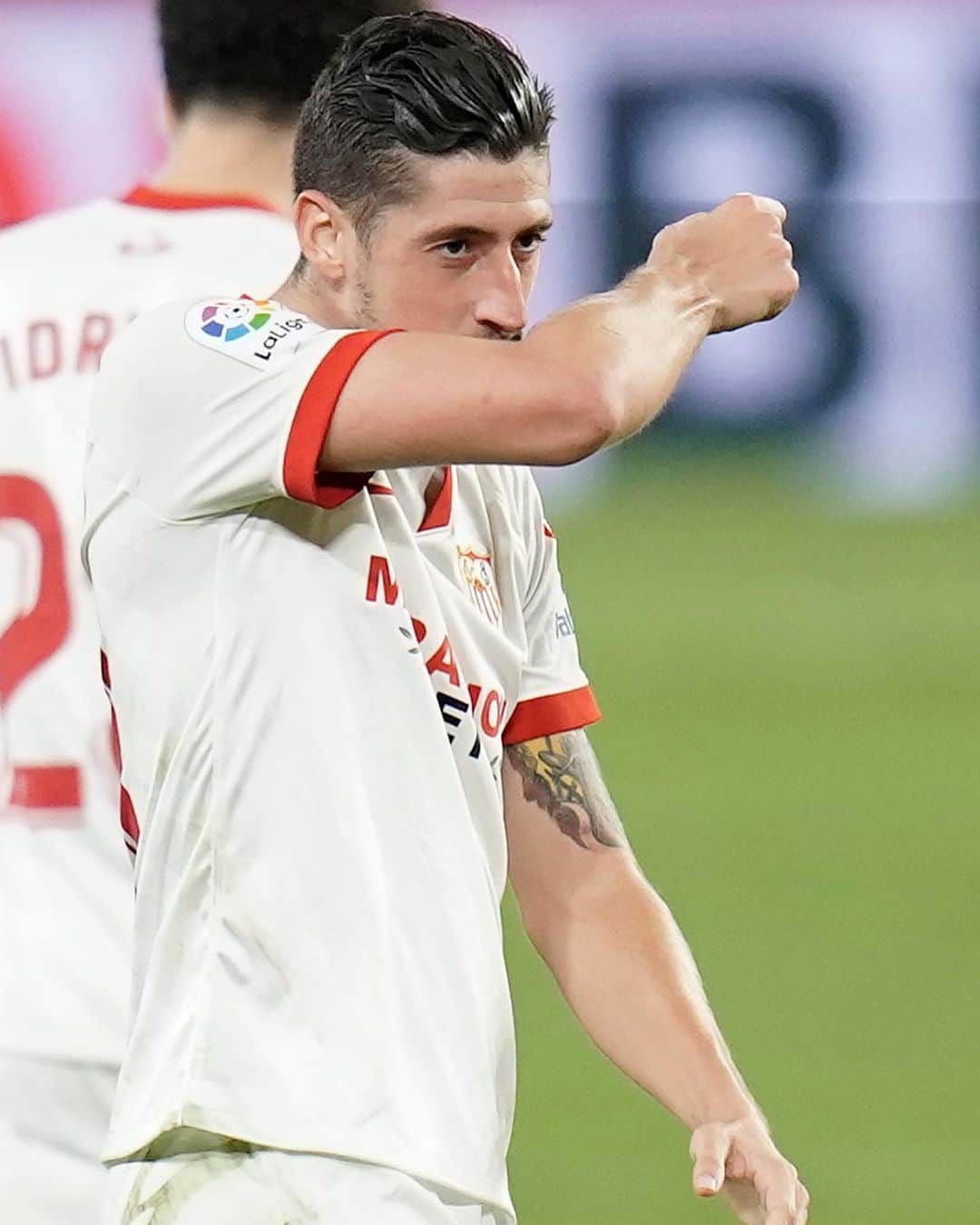 セルヒオ・エスクデロのインスタグラム：「+3 ⚽️ +1 🚀 #VamosmiSevilla ⚪️🔴」