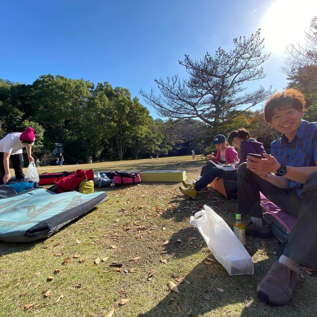 平山ユージさんのインスタグラム写真 - (平山ユージInstagram)「深山公園からの王子ケ岳、瀬戸内は穏やか。 Great bouldering at Miyama park and Ojigadake.  #瀬戸内jam2020 #王子ケ岳ボルダー #深山公園ボルダー」11月22日 6時52分 - yuji_hirayama_stonerider