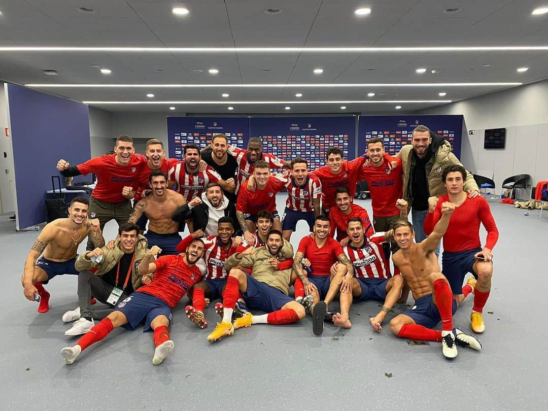 サウル・ニゲスさんのインスタグラム写真 - (サウル・ニゲスInstagram)「¡EQUIPO! ❤️ #AupaATLETI 🔴⚪️」11月22日 7時15分 - saulniguez