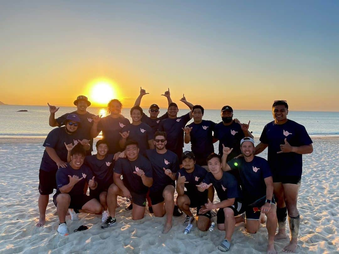 ヴィンピー・ファンデルヴァルトのインスタグラム：「Okinawa camp ✅ #redhurricanes」