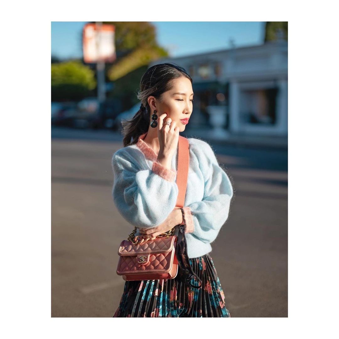 ティーバッグスのインスタグラム：「Sweater weather ✨ The lovely @chrishanxoxo in our Heidi sweater and Danika skirt. #MISAmuse #MISAworld」