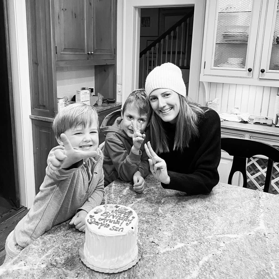 Anna Jane Wisniewskiのインスタグラム：「This is 36! ✌🏻 The black and white photo is dedicated to my 6 year old who said that was old and asked if I was alive when the Titanic sunk.」