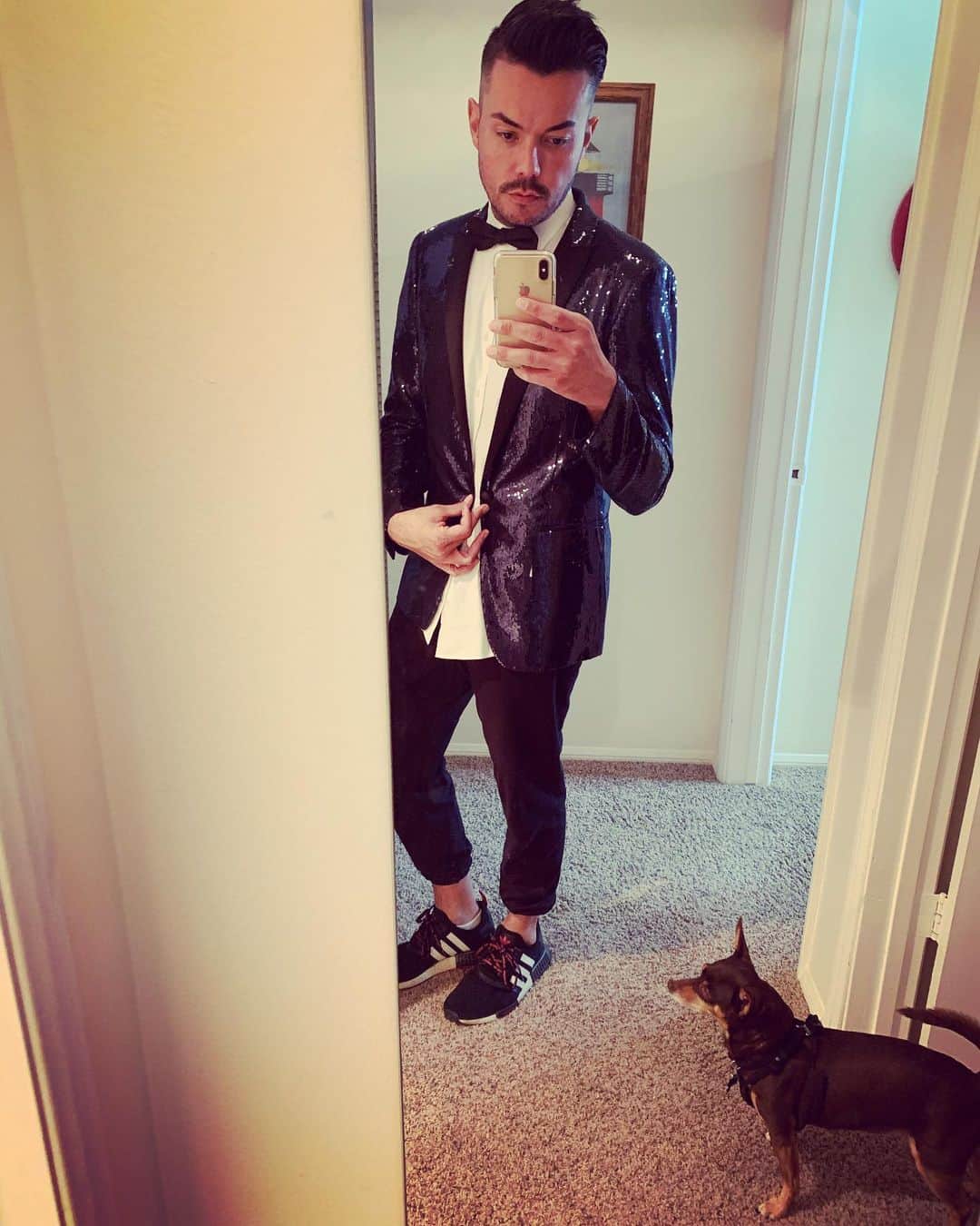 アンソニー・ラモスのインスタグラム：「fully dressed for Zoom」