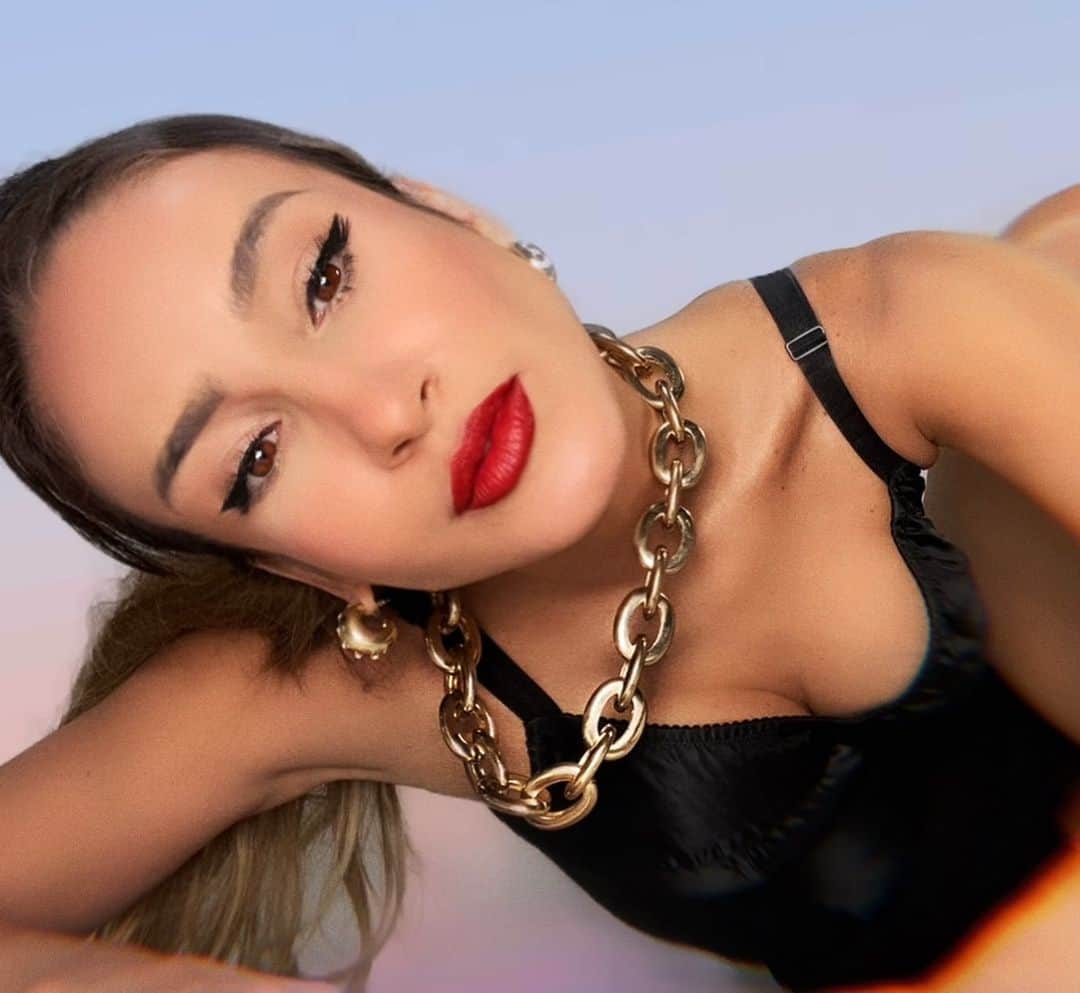 Claudia Leitteのインスタグラム：「Brazilian Mama」
