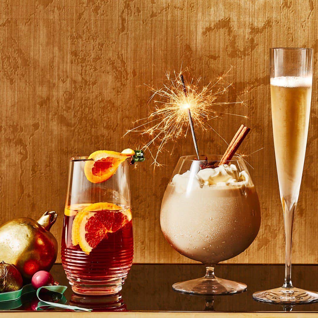 Bloomingdale'sさんのインスタグラム写真 - (Bloomingdale'sInstagram)「Is it too early for holiday cocktails? Asking for a friend... 😬 What's your festive sip of choice? . . . . . . #Eggnog #HolidayDrink #HolidayCocktails #HolidayEntertaining #CupOfCheer #Bloomingdales」11月22日 8時00分 - bloomingdales