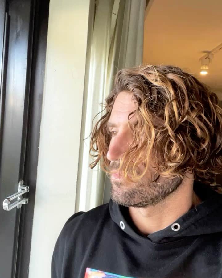 ブロディ・ジェンナーのインスタグラム：「🤙🏼」