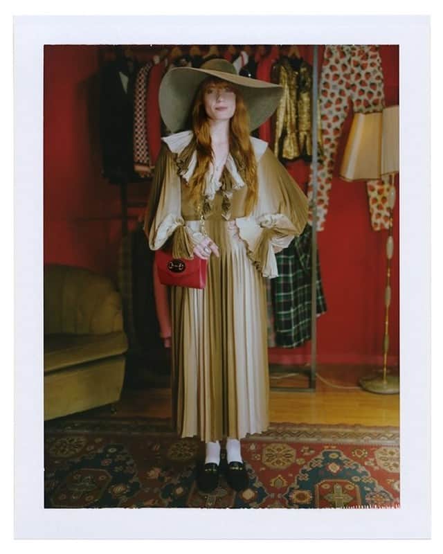 のインスタグラム：「“I just loved it, I got to play in a mythical vintage shop in the most extraordinary Gucci clothes! It made me quite emotional seeing all of Alessandro’s creations from past collections and seeing how much beauty he’s created. Because it was set in a vintage shop, I could see very clearly the vintage inspiration. It was heaven for me, like being inside [Alessandro Michele’s] mind!” @florence Welch’s look for Episode 6 of ‘Ouverture Of Something That Never Ended’ featured a ruffled sleeve plissé dress, with a flounced collar and a broad brim felted hat and straw #GucciHorsebit1955 shoulder bag. Photography by @gus_van_sant. Follow the GucciFest fashion and film festival and watch the new episode through link in bio or on @gucci. #GucciFest #GucciOuverture #AlessandroMichele @alessandro_michele #FlorenceWelch」