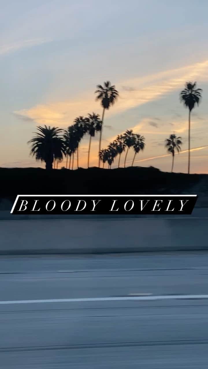 JO BAKERのインスタグラム：「Driving to set has never felt so beautiful.... thank you for the continued opportunity to do what I love so much  #🇺🇸 #jobakermakeupartist #makeupartist #california #cali #LA」