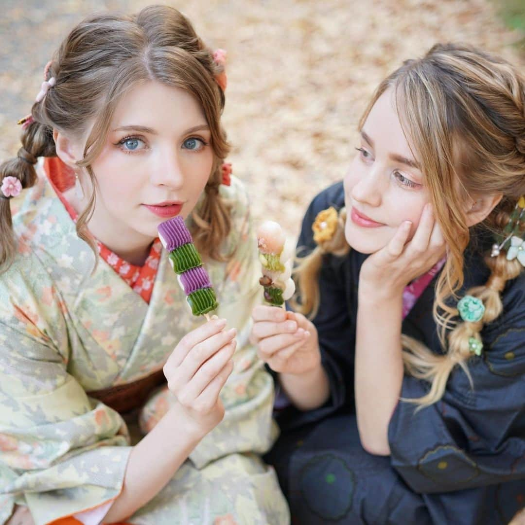 ソフィーさんのインスタグラム写真 - (ソフィーInstagram)「Delicious Dango 🍡   Photo @photogragon  Kimono @kamakura.kimono.kanon   #autumn #kimono #kamakura #model #tokyomodel」11月22日 8時49分 - peachmilky_