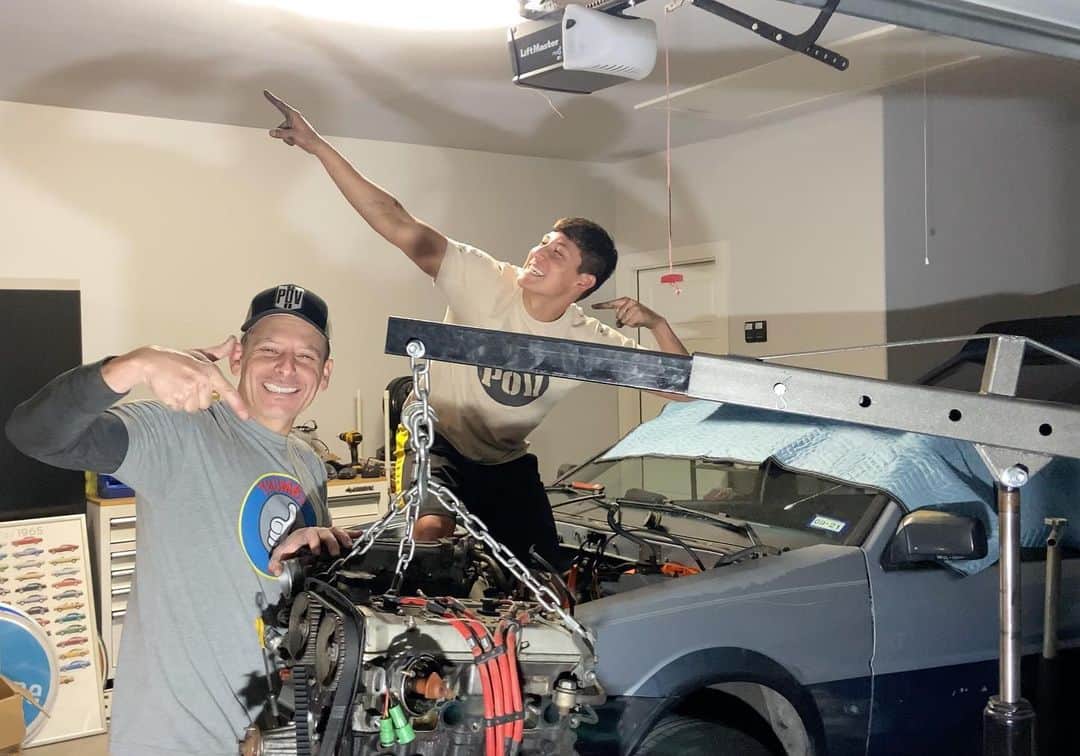 スティーブのインスタグラム：「10,000 rpms for the new AE86’s 4age engine?? If that was good enough for initialD Takumi should work for us too!?! New video live! この4AGEのエンジンをどう組み立てようかこれからすごく楽しみです！皆さんのご意見お待ちしています！ 1万回転を目指せ！ 新作動画をチェックしてね」