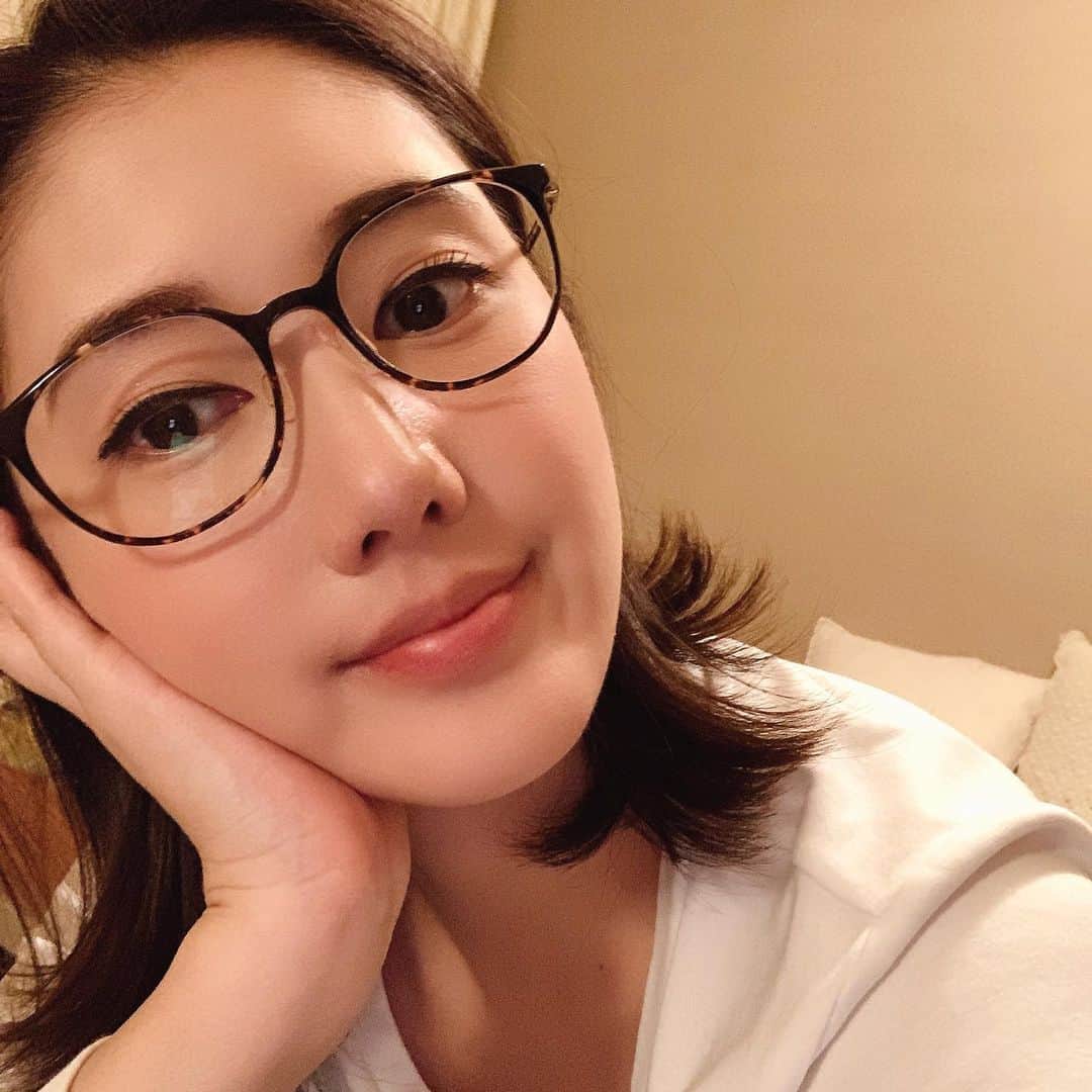 多岐川華子さんのインスタグラム写真 - (多岐川華子Instagram)「ここ数年は華奢なフレームの眼鏡ばかりでしたが、そろそろまたごつめの黒縁メガネがしたい気分です👓」11月22日 19時52分 - hanako__official