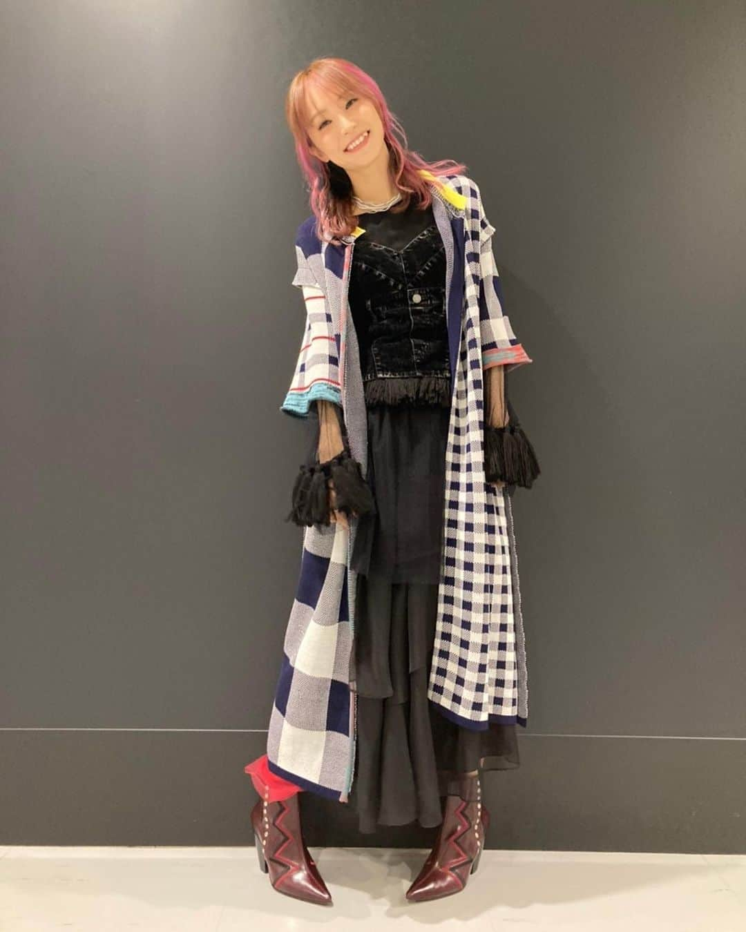 LiSAさんのインスタグラム写真 - (LiSAInstagram)「#日本シリーズ　延長を見届けまして、このあと22:05からです 今夜は21時から日テレ様の「行列のできる法律相談所」にお邪魔します☻ みてくださーいっ👩‍🏫 #りさふく　#くばちゃまコーデ　  RT 【TV】本日11/22（日）21:00-21:54に日本テレビ系にて放送の番組「行列のできる法律相談所」に、LiSAがゲスト出演&「炎」を披露します！ 是非チェックしてください！ おたのしみに！ ntv.co.jp/horitsu/ #LiSA #炎ほむら #鬼滅の刃 #行列のできる法律相談所」11月22日 19時45分 - xlisa_olivex