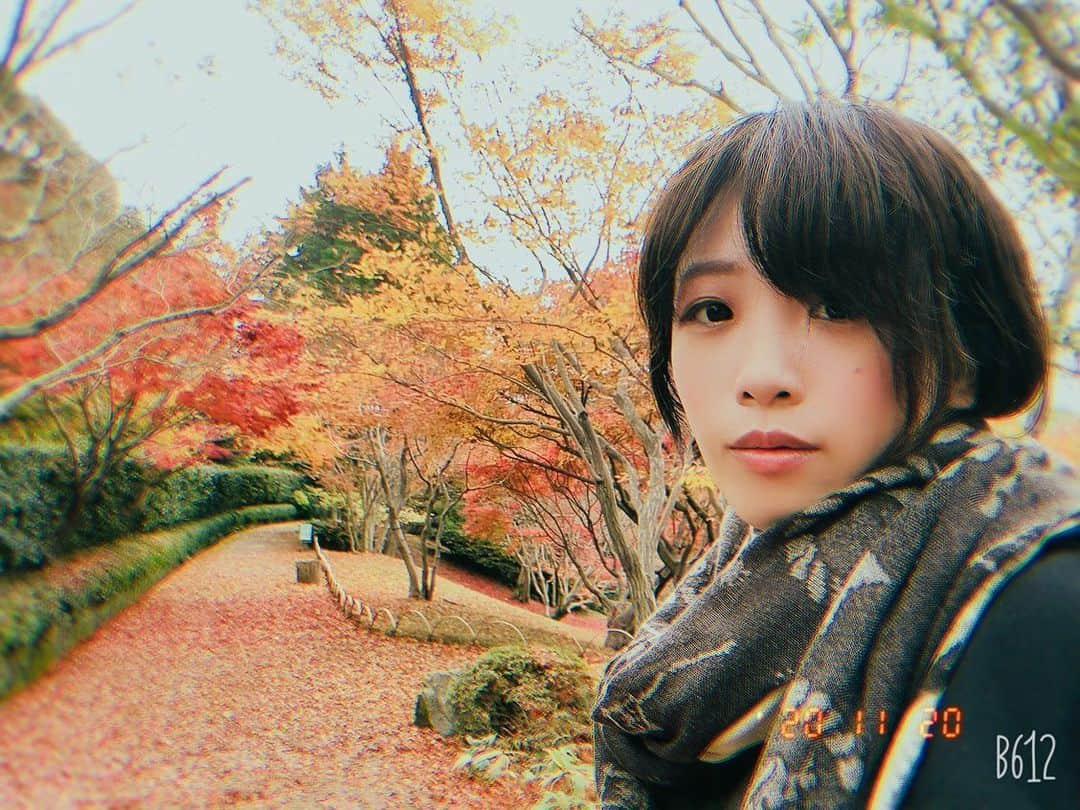 謝依旻のインスタグラム：「#japan #autumn  #hiroshima  #広島　#秋 #三景園  #紅葉  #秋天 快要離開了😭」