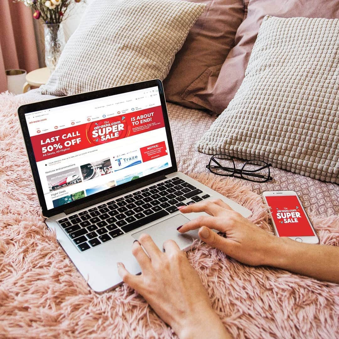 エアアジアのインスタグラム：「Our BIGGEST SALE is about to end! ⌚🎉  Promo ends on 22 Nov, so shop now before it’s too late! Just visit the link in our bio to grab our amazing deals!  #airasiaForEveryone」