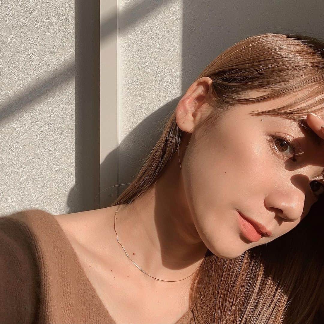 小川陽香のインスタグラム：「毎日つけるアクセに 華奢なチェーンネックレスを追加🤍 ㅤ こういうゴールドでシンプルなネックレス探してた～🥺✨ お洋服も選ばずつけれてお気に入り♡ ㅤ ㅤ @sienarose_official #accessory #goldaccessories #SIENAROSE #シエナロゼ #チェーンネックレス #ネックレス #ジュエリー #ゴールドアクセサリー #スキンジュエリー」