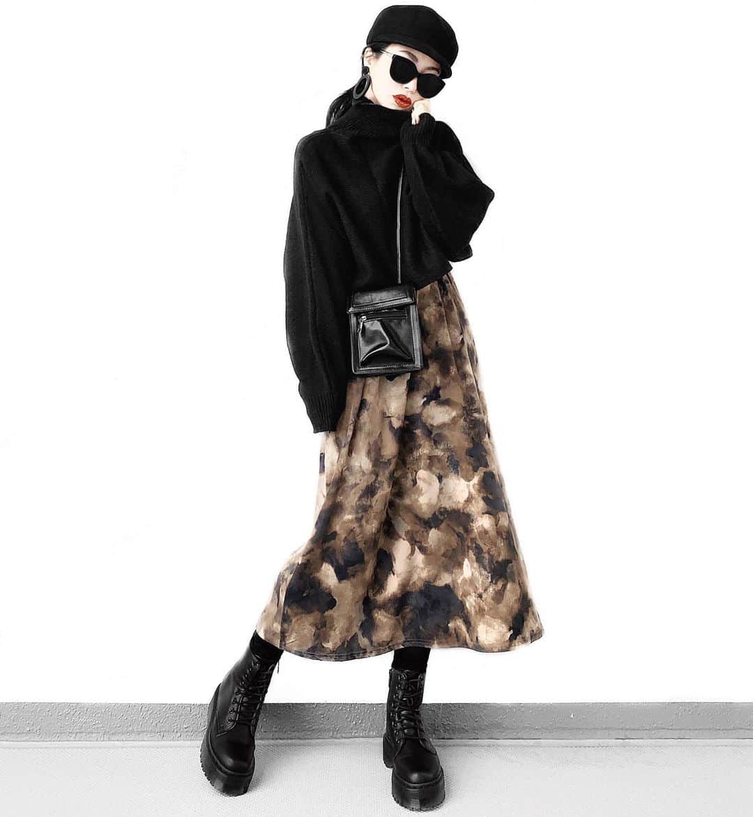 lve_xxxxのインスタグラム：「.﻿ .﻿ 今夜発売の新作🛒﻿ @lveu.official﻿ ﻿ ☑︎ｸﾛｯﾌﾟﾄﾞﾊｲﾈｯｸﾆｯﾄ のｺｰﾃﾞ☝️﻿ こちらは2色買い決定👏﻿ ﻿ 黒買ったが形がﾀｲﾌﾟ過ぎて ﻿ ｸﾞﾚｰも買うと決めました🤢←﻿ ﻿ ｻｲﾄ人気ﾗﾝｷﾝｸﾞ🥇の﻿ ﾀｲﾀﾞｲOPと合わせてましたが﻿ この合わせは、間違いない✌️💯﻿ ﻿ ﾎﾞﾄﾑと合わせたｺｰﾃﾞも撮ってるので﻿ 次で載せます📸✧﻿ ﻿ ﻿ ｺｰﾃﾞｱｲﾃﾑ詳細は﻿ WEARをご覧くださいませ。﻿ ﻿ WEAR ： lvexxxx ﻿ 💻 https://wear.jp/sp/lvexxxx/﻿ ﻿ －－－－－－－－－－－－－－－－－－﻿ ﻿ 📢ｺﾒﾝﾄ頂ける際は、﻿ 最新投稿にお願い致します。﻿ ﻿ 過去投稿に頂いた際、気がつかない事もあり﻿ お返事致しかねる場合が御座います🙇‍♀ ️﻿ ﻿」