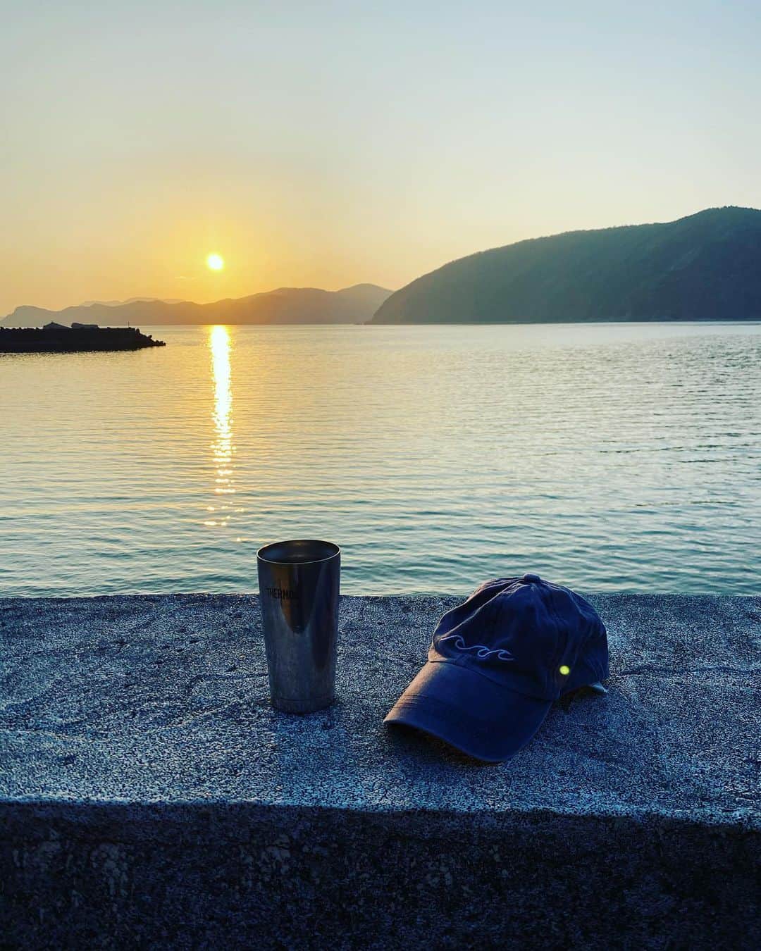 のインスタグラム：「Today's  sunset.  #加計呂麻島 #kakeroma  #kakermajima #kakeromaisland #island #奄美群島 #amami #amamiisland  #islandlife #islandvibes  #islandpics  #islandmovie  #islandgirldiaries  #islandphotography #beach #beachlife  #beachlifestyle  #beachgirlforlife #japan_of_insta  #japan_photo  #sea #ocean #sunset #sky」