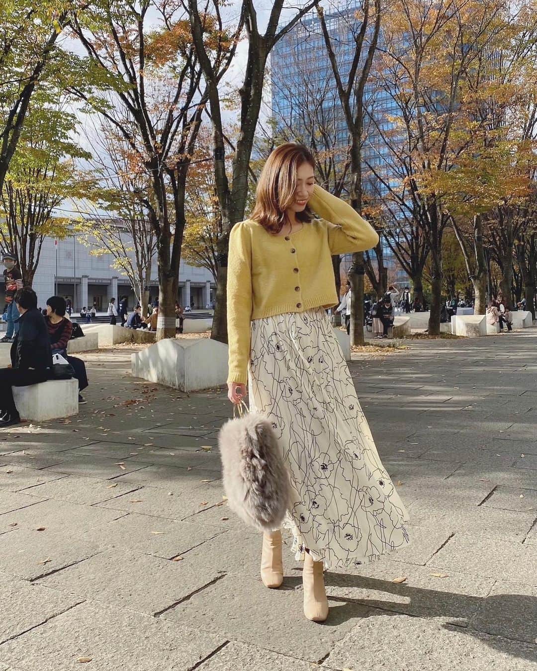 のインスタグラム：「*﻿ 🍁﻿ ﻿ 今日は過ごしやすいお天気でしたね◡̈ ﻿ ﻿ パフスリーブと秋っぽいカラーが可愛い﻿ @by__munir のカーディガンでのお出掛けでした🧣﻿ ﻿ ﻿ ﻿ ﻿ ﻿ #fashion#fashionstyle#fashiongram#instafashion#outfit#ootd#dailylook#by__munir#패션#오오티디#ファッション#コーデ#秋服#秋コーデ#シンプルコーデ#韓国ファッション」