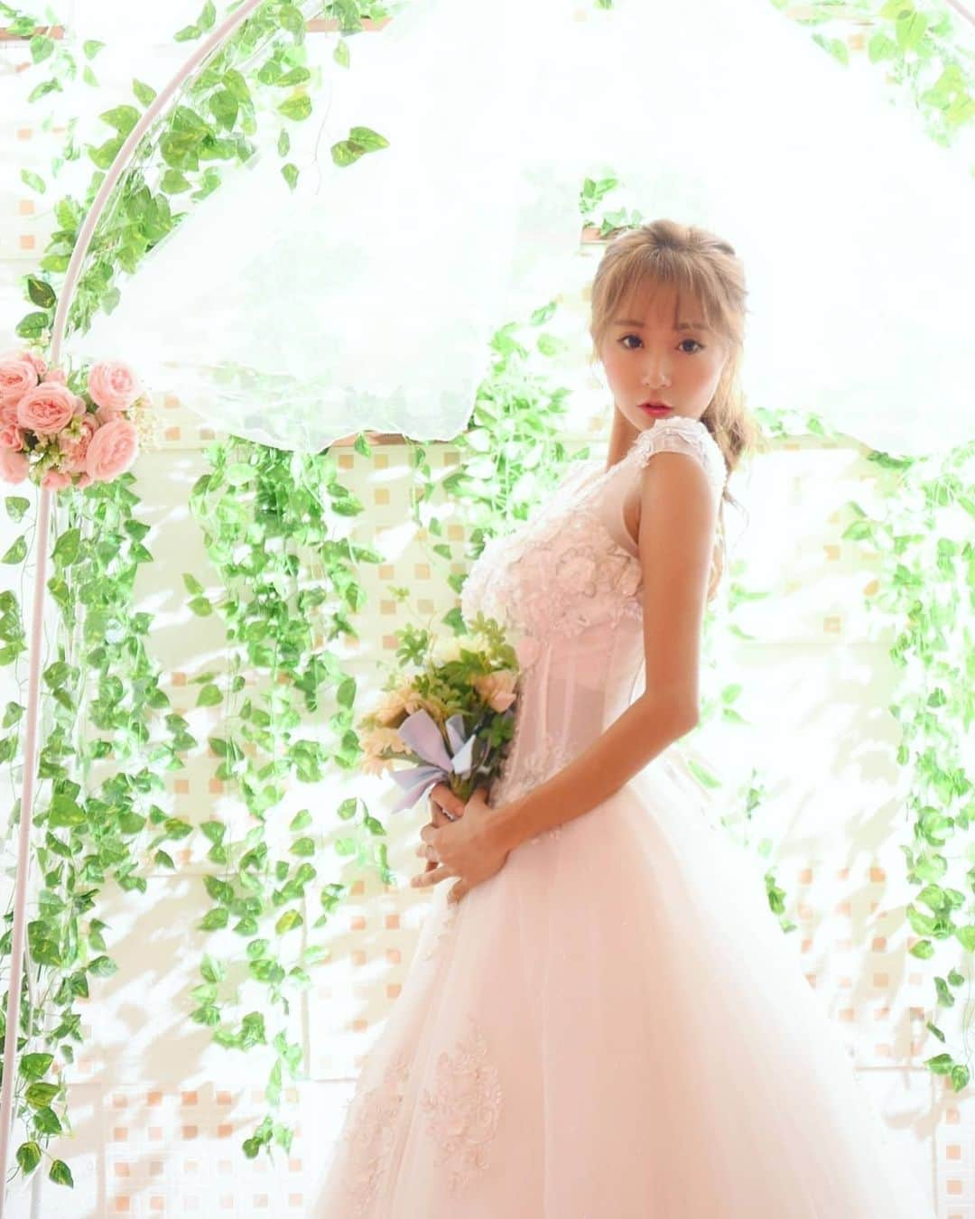 NATSUKIASAMIさんのインスタグラム写真 - (NATSUKIASAMIInstagram)「質問たくさんもらったんだけど、、、 . . 結婚したんじゃないです😂笑 . . . . . . . . . . . . . . . #ウェディングドレス #ブライダルモデル  #ブライダルヘア  #ウェディングヘアメイク  #dress #wedding  #model  #bridal」11月22日 18時48分 - asami_natsuki