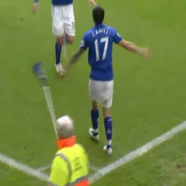 ティム・ケーヒルのインスタグラム：「Another day at the office 📚⚽ Everton vs Fulham Live 1140 BBC one with Gary Lineker and Danny Murphy 📺⚽💙」