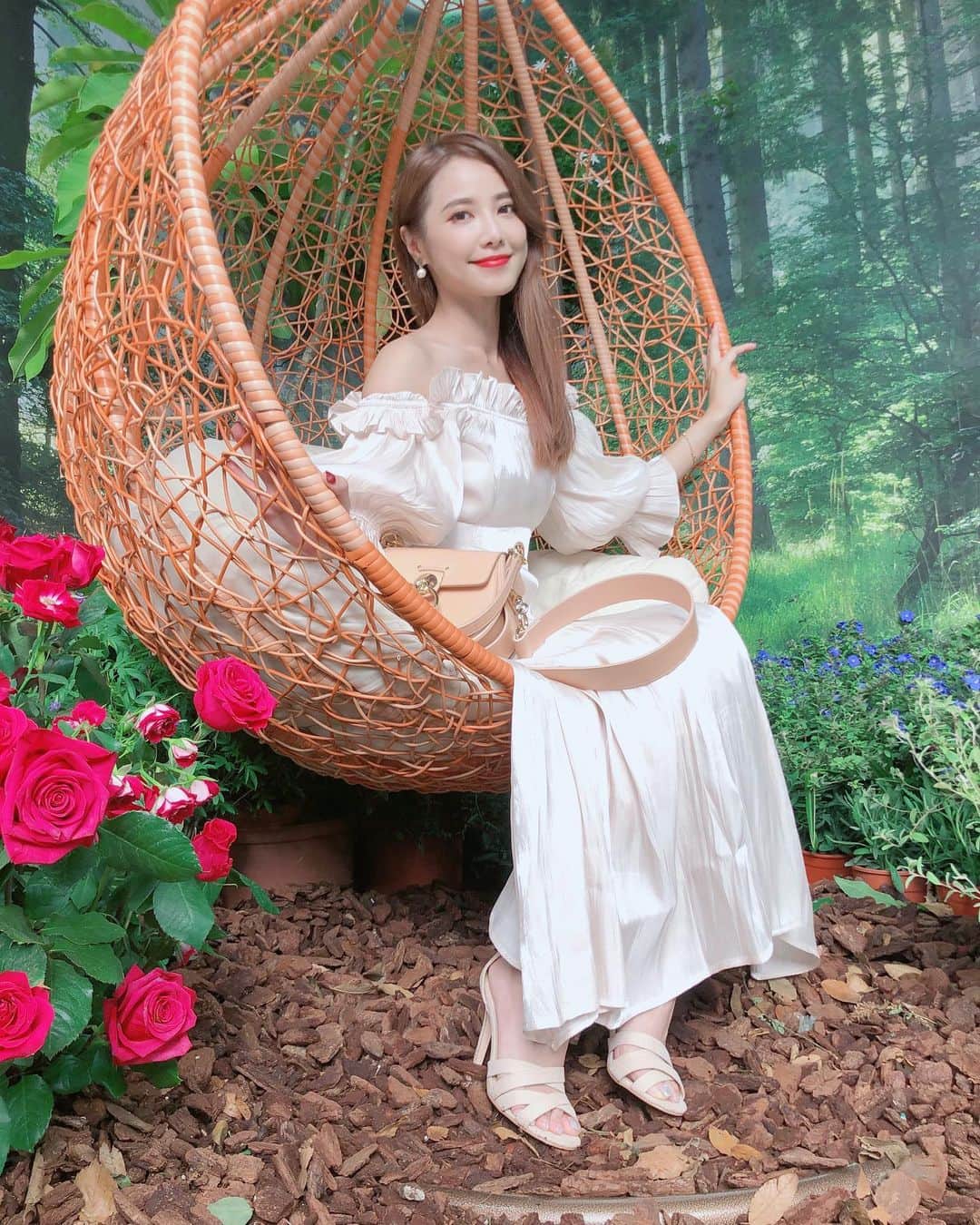 Miaのインスタグラム：「2020抱抱節～ Pink hug party 謝謝Bb LABORATORIES ❤️ 邀請～ ☺️ Time:11am~9pm #今天最後一天 #BBLABO_TW #胎盤素精華原液  #奇肌復活草保濕面膜」