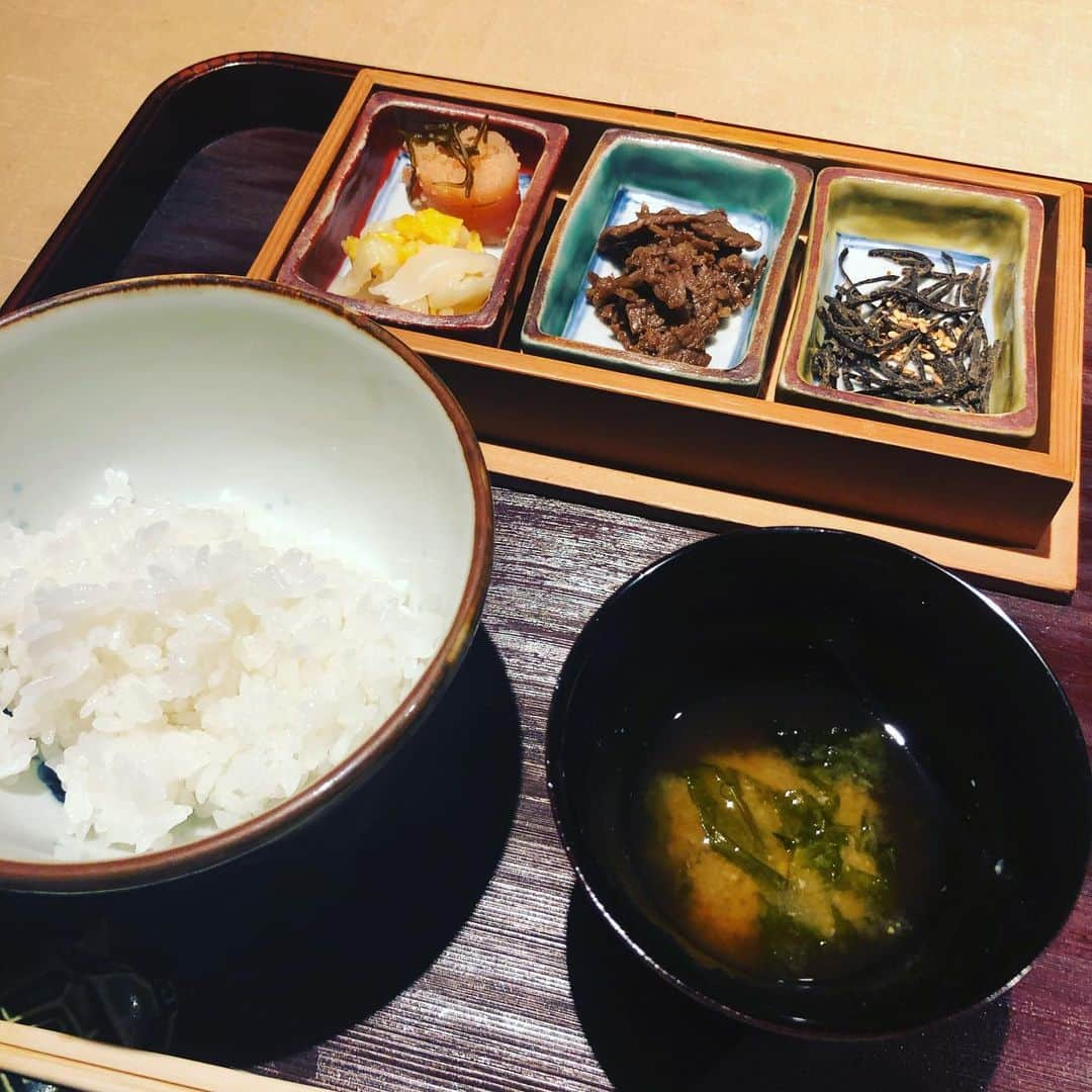 CHIHARUさんのインスタグラム写真 - (CHIHARUInstagram)「全てのお料理が美味しすぎました♥️ 幸せ〜✨  #白金にし田  #CHIHARU #ヘアメイクCHIHARU #福岡」11月22日 19時04分 - shoyabuki0426