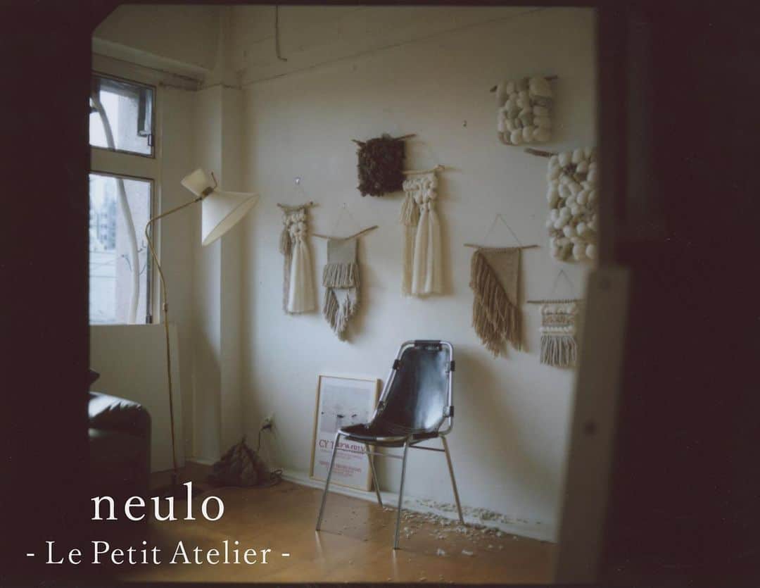 オルネ ド フォイユさんのインスタグラム写真 - (オルネ ド フォイユInstagram)「【SHOPイベント｜neulo -Le Petit Atelier-】﻿ ﻿ 12月4日・5日・11日・12日の4日間、不動前店にて「neulo( @neulo335 )」展示販売会を今年も開催いたします！﻿ ﻿ 今回はデザイナーの熊谷美沙子さんが実際に製作で使用しているアイテムや、お気に入りのものをお持ち頂き、アトリエを再現。﻿ ﻿ ぜひ熊谷さんの“クリエイションの源“に触れてみてください。﻿ ﻿ また外苑前にある、熊谷さんお気に入りのお花屋さん”VOICE ( @voice_flower.jp )“にもお越しいただき、熊谷さんリクエストのスワッグの販売、生花の販売、会場装花をしていただきます。﻿ ﻿ タペストリーのご購入に関しては、後日改めてご案内させて頂きます。﻿ ﻿ ﻿ [イベント詳細]﻿ 不動前店（東急目黒線不動前駅より徒歩7分）﻿ 2020年12月4日・5日・11日・12日﻿ 営業時間：11:00〜18:30﻿ ﻿ ［新型コロナウイルス対策につきまして］﻿ ・スタッフの出勤時の検温、マスク着用、手洗い消毒を徹底いたします。﻿ ・出入り口・2階窓を開放し、換気を強化いたします。﻿ ﻿ ［ご来店いただくお客様へのお願い］﻿ ・マスク着用をお願いいたします。﻿ ・入店時とお帰りの際に店頭にてアルコール消毒をお願いいたします。﻿ ・体調が優れない場合はご来店をお控えください。﻿ 何卒ご理解・ご協力のほどよろしくお願いいたします。﻿ ﻿ #neulo #tapestry #interior #wallhanging #walldecor #wallart﻿ #livstagrammer #instahome #インテリア #ornedefeuilles #オルネドフォイユ」11月22日 19時16分 - ornedefeuilles