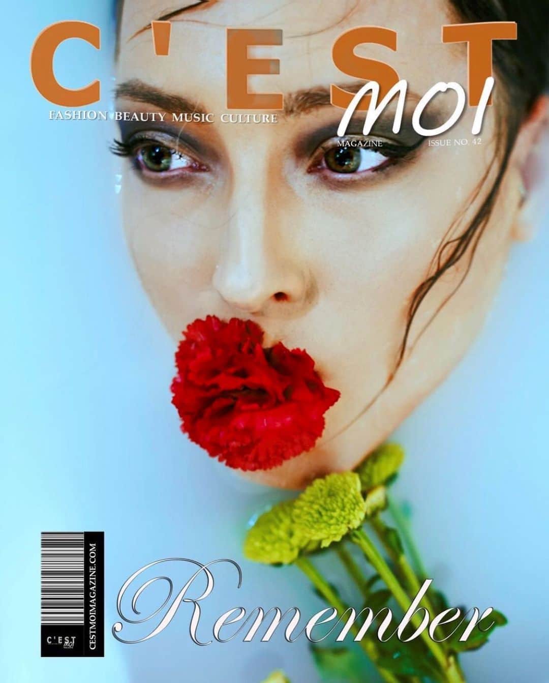 イモージェン・ケアンズのインスタグラム：「@cestmoimagazine cover ✨  photo @daniellekormanphotography, makeup @gissellerojas_  #cestmoimagazine #milkbath #photography」