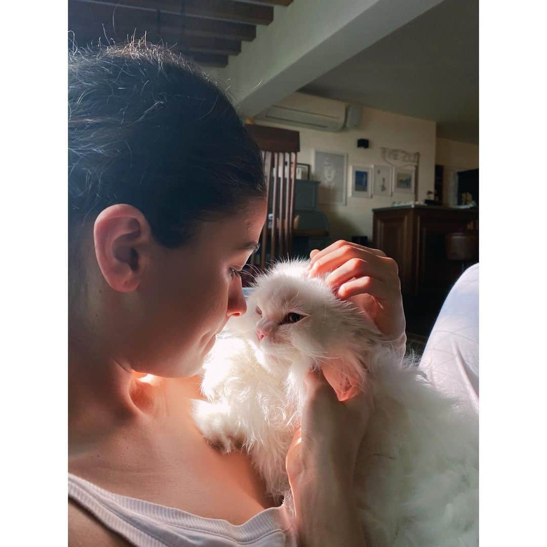 アリア・バットのインスタグラム：「my muse 💗」