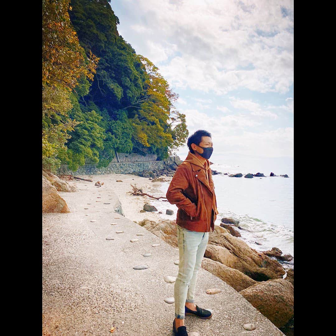 上坂嵩さんのインスタグラム写真 - (上坂嵩Instagram)「ある日の休日。 妻と竹島を散策。 . 快晴の空と海と山。 気持ちが良いですね。 . . みなさまも、身体と心の健康を。 . . #メーテレ #上坂嵩」11月22日 19時25分 - takashi_uesaka_nbn