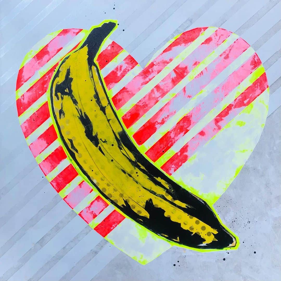 のインスタグラム：「銀座にて個展をやらさせていただきます。 LOOTONE Exhibition 2020年12月14日〜26日 AM11：00〜PM6：00(最終日PM5：00) 日曜・祝日休廊 場所：ガレリア グラフィカ @galleria_grafica_tokio   " Banana " Size：75cm X 75cm X 3.5cm」