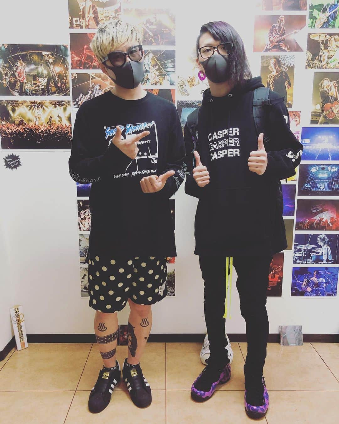 橋本塁さんのインスタグラム写真 - (橋本塁Instagram)「【2年ぶりの広島サウシュー&STINGRAY四日目終了!】ご来店ありがとうございました！明日は最終日！11-16時までギャラリー718(広島市中区袋町7-18)にてコロナ感染防止対策して僕は一日中ずっと居ます！差し入れ有り難うございました！  #oneokrock #ワンオクロック #ストレイテナー #NCIS #androp #thebawdies #thepillows #fomare #FBY #lowiq01 #thebackhorn」11月22日 19時30分 - ruihashimoto