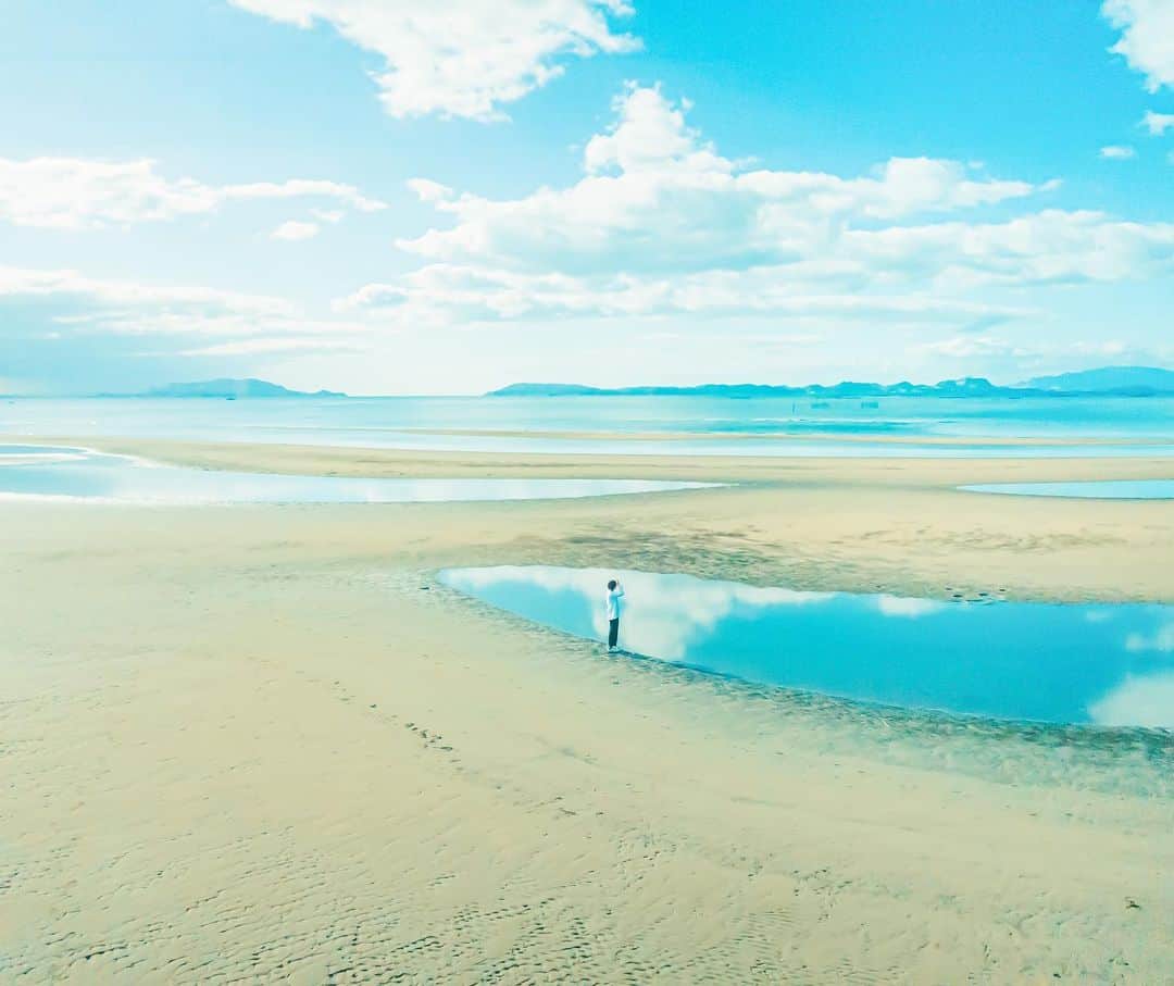 Kobe Japan Water artのインスタグラム：「"Surrounded by sky" 足元まで広がる空.」