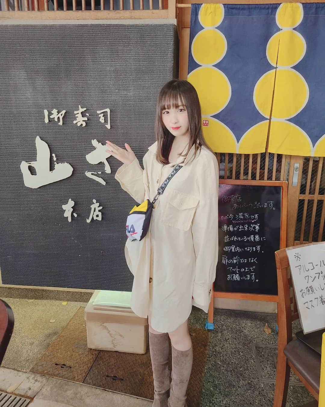 小田桐奈々さんのインスタグラム写真 - (小田桐奈々Instagram)「#山さん寿司 🍣 金沢の近江町市場にあるとっても人気なお店。平日なのにすごく並んでいました…！ * * #山さん寿司本店」11月22日 19時44分 - odagirinana