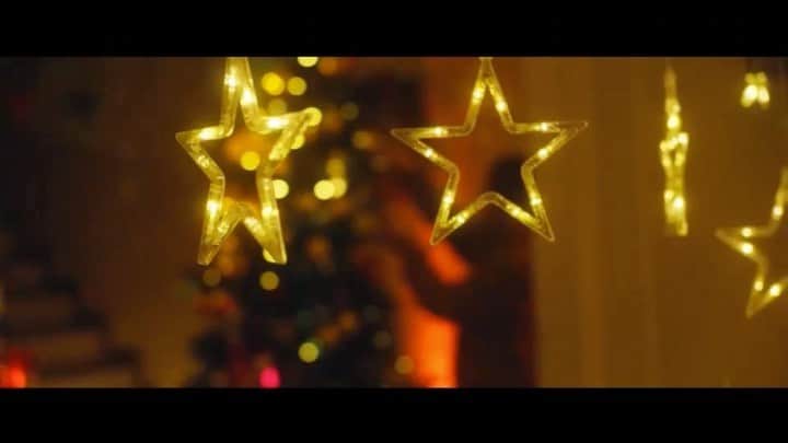 ミッチーのインスタグラム：「何よりまず、この4組で歌えて本当に嬉しかった！youtubeの企画で歌わせて頂いてから 絶対featやりたい！って思って恐縮ながら、オファーさせていただきました。 みーちゃん、ずまくん、よかろうもんの皆の歌唱力はもちろんなんだけど、 声に優しさや強さを感じる皆の歌声が俺は大好きです。  今年もありがとう 大好きな人たちに 伝えたい言葉をこの歌に乗せて Very Merry Christmas  Directed by Koji Kawano @kawanokoji  Cast:  misono @misono_koda_official 虹色侍(ずま) @nijiirozamurai7 よかろうもん  Hiro / @bakamono_yo Takuya / @0314ta98 Yudai / @yuuuum.yudai Masaru / @masaru_masaosp Daichi / @daichibeatboxer  Director of photography: Jun Fukumoto Lighting director: Tokujyu Ichikawa Hair & Make Up: Tomoyo Horie @sekainohorie Assistant Hair & Make Up: Kana Tozawa kanayan_dayo Styling: Tomoko Ichikawa / @fashion_bba Decorater: Tetsuji Tatsuta & Miho Matsuda Producer: Chikako Nakabayashi / @nkbyc Production / Booster Project Supported by: Junkymood @junkymood / Raptees @raptees.jp」