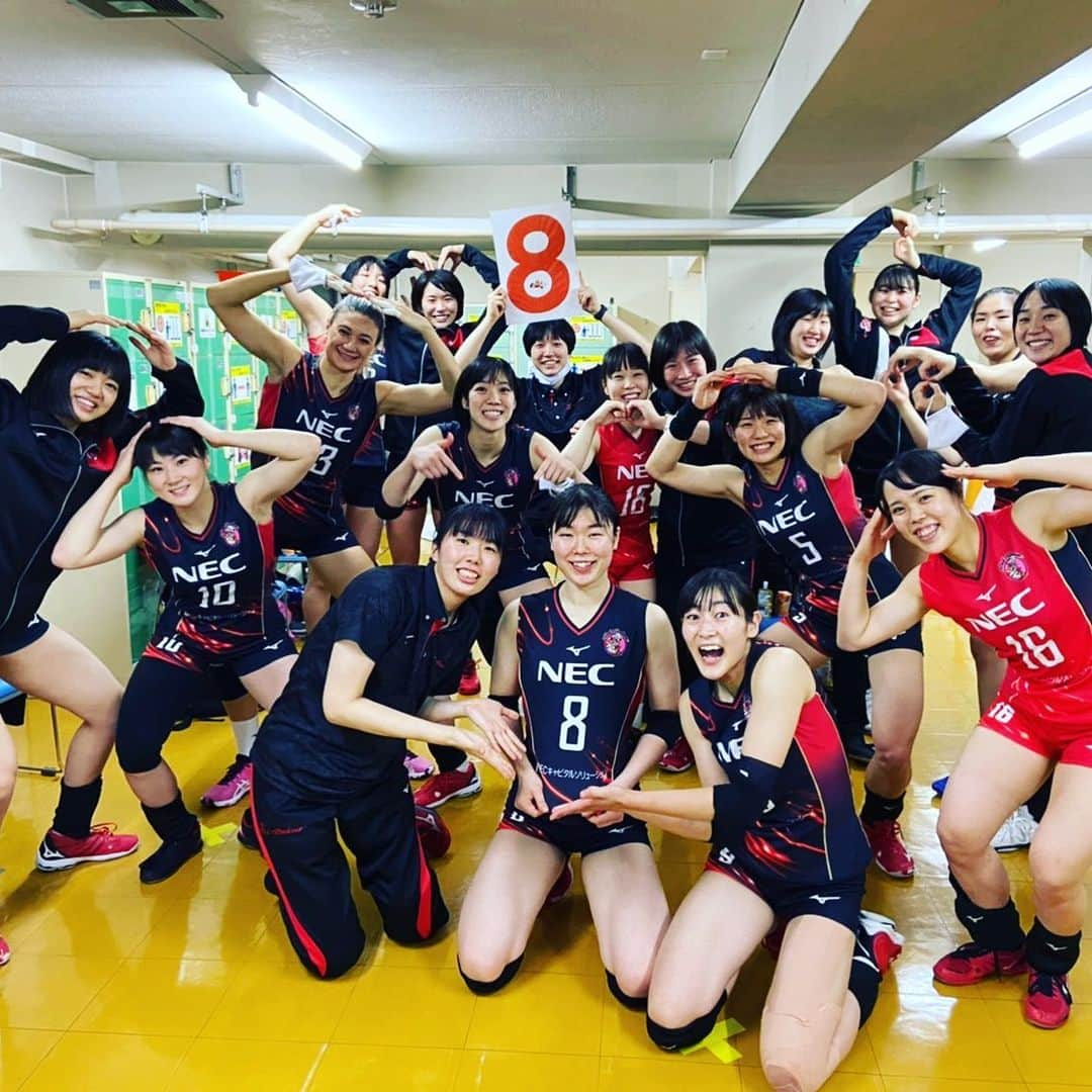 島村春世のインスタグラム：「８勝目✨✨ ストレートで久光さんに勝ちました！！ 応援ありがとうございました🙇‍♀️  #８勝目 #野嶋華澄 ＃妹の先輩 #青学 #バレリーナ #あと声がでかい next #北海道」