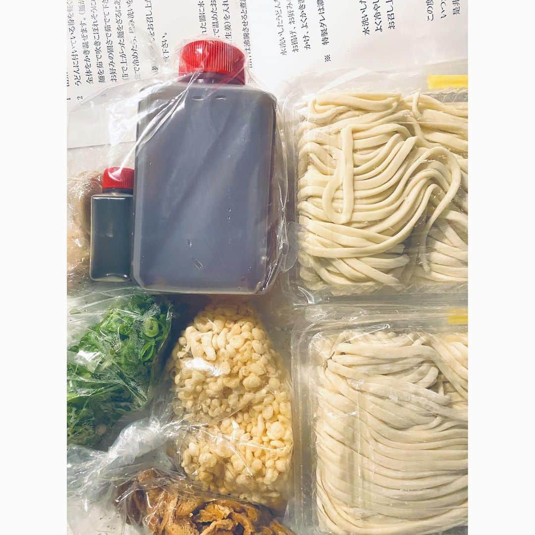 鑑田幸代のインスタグラム：「これこれ😋 #楽しみなやつ #説明書見ながら #味わいます #毎度ありがとうね〜」