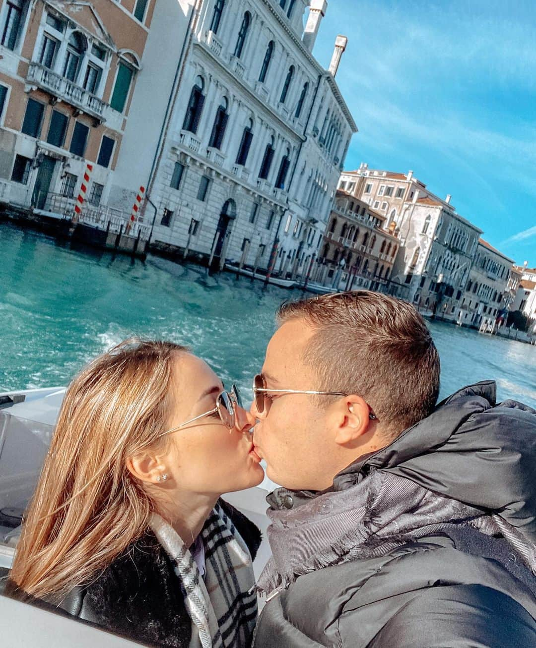 カルロッタ・フェリートさんのインスタグラム写真 - (カルロッタ・フェリートInstagram)「Venezia in love ♥️ swipe per vedere il vero insta vs reality」11月22日 19時42分 - carlyferly