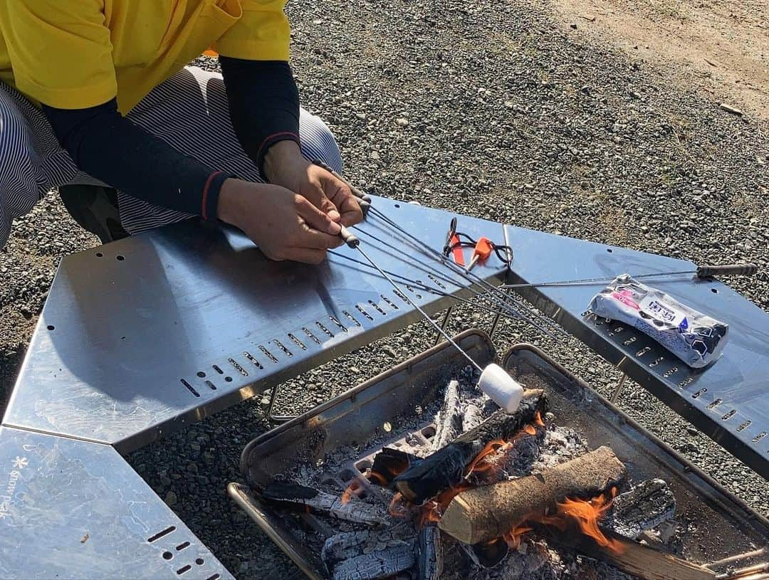 晃栄住宅さんのインスタグラム写真 - (晃栄住宅Instagram)「本日もトモニハ中郷マルシェ 開催中です☺️✨ 15時から上棟式でお菓子まきもありますよ〜🙈🤍 ぜひ遊びにきてください😊🤝  構造見学会やスタンプラリーも開催中です😳✨ 普段見れないお家の仕組みをこの機会にぜひご覧ください🙋‍♀️🤍 写真は昨日の様子をご紹介🙋‍♀️  さて本日の出店者様です😊 🍜ラーメン宝島 味噌ラーメン @takarajima_ramen_kagoshima  🍛チャイカフェビスヌ タンドリーチキン、チキンびりやに、チーズナン、カレー弁当 @chaicafe_bishnu   🥩炭火焼肉さつま 牛すじ煮込み丼、牛タン丼、チャンジャ巻き @sumibiyakiniku_satsuma   👜smilehouse 雑貨販売 @smilehouse4448   🧸miraculouse @miraculous28614  ワークショップ（キャンディバック、マスクチャーム）  🐶わんこちゃんshop 子犬のわんちゃん5匹、看板わんちゃん、ペット用品  わんちゃんを飼っている方は、一緒に連れてぜひ遊びに来てください🥰✨」11月22日 10時50分 - kouei_jutaku