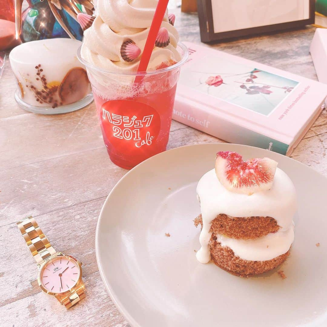 伊藤芽衣さんのインスタグラム写真 - (伊藤芽衣Instagram)「改めて﻿ ハラジュク201cafeさん﻿ （@harajuku201cafe ）﻿ ﻿ のスイーツのお写真♡﻿ ﻿ お邪魔したときの季節のケーキは﻿ イチジクのケーキ♡﻿ ﻿ 見た目もかわいくて﻿ おいしかったの♡﻿ ﻿ いまは、﻿ お店の前を﻿ 通りがかるたびに気になってた﻿ ストロベリーオンザショートケイク﻿ ﻿ が復活しているそうなので﻿ またぜひ行きたい♡﻿ ﻿ めずらしく﻿ 連投しちゃうのだけど、﻿ お写真たくさん撮らせていただいたので﻿ ﻿ アップしちゃいます…！﻿ ﻿ ﻿ #原宿スイーツ　#原宿カフェ﻿ #ハラジュク201cafe #harajukucafe﻿ #韓国風カフェ　#スイーツ女子﻿ #ガーリーコーデ　#ガーリーファッション﻿ #リズリサ　#lizlisa #ツインテールアレンジ ﻿ #ヘアアレンジ」11月22日 10時58分 - itoumei