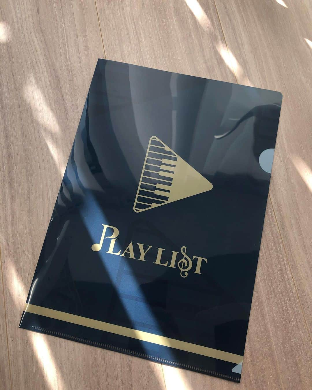 白石みきさんのインスタグラム写真 - (白石みきInstagram)「松下奈緒さんのライブ「PLAY LIST」 へ行ってきました。  もう最高でした。 松下さんの奏でる音色はなんて真っ直ぐでパワフルで柔らかくてそして温かくて、、、聞いているだけで、色々な世界に旅する事が出来、心が潤いました。 そして意外だったのが松下さんのトーク‼️ これが最高に面白い🤣さすが関西出身松下さん。いつもはスマートな松下さんからは想像がつかなかったあの絶妙なトーク♡ 松下さんの虜になりました♡  こんな時だからこそ、元気をもらえた最高なひと時。  娘を夫に預けての初めての夜の外出。 母さん　リフレッシュ出来ましたよ😭 また明日から頑張れますー😭❤️  #PLAYLIST#bunkamuraオーチャードホール #concerttour #感動」11月22日 10時52分 - miki_shiraishi1115