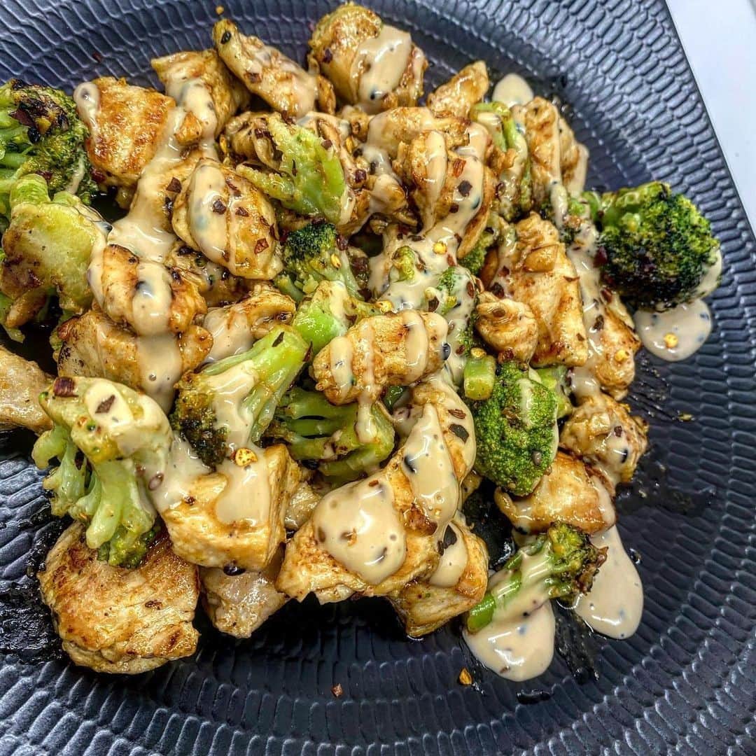 Flavorgod Seasoningsさんのインスタグラム写真 - (Flavorgod SeasoningsInstagram)「Sautéed diced chicken breast and broccoli with my homemade toasted sesame sauce!⁠ -⁠  By Customer @platesbykandt using Flavor God Cajun Lovers Seasoning!⁠ -⁠  First time making it and turned out amazing⁠ -⁠ The best thing about this meal is that it probably took less than 30 minutes to make ⁠ -⁠ Key ingredients:⁠ • @flavorgod Cajun⁠ • @perduechicken⁠ • Crushed red pepper⁠ -⁠ Follow @platesbykandt and DM to figure out how bomb the sauce really is 🔥💣⁠ -⁠ Flavor God Seasonings are:⁠ 💥ZERO CALORIES PER SERVING⁠ 🔥0 SUGAR PER SERVING ⁠ 💥GLUTEN FREE⁠ 🔥KETO FRIENDLY⁠ 💥PALEO FRIENDLY⁠ -⁠ #food #foodie #flavorgod #seasonings #glutenfree #mealprep #seasonings #breakfast #lunch #dinner #yummy #delicious #foodporn」11月22日 11時01分 - flavorgod