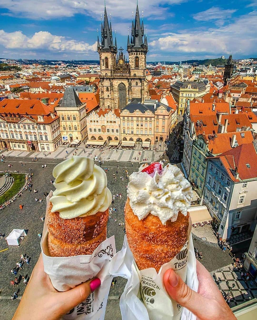 BEAUTIFUL DESTINATIONSさんのインスタグラム写真 - (BEAUTIFUL DESTINATIONSInstagram)「If you only have 24 hours in Prague, what would you do? 🇨🇿 Add these helpful BD tips to your bucket list for when you explore this historic city! 📝  1. Discover their vibrant café culture and try their specialty coffee. 2. Marvel at their architectural structures, like the Jubilee Synagogue. 3. Indulge in ice cream while enjoying the view. 4. Visit the Strahov Monastery, where you can find one of most beautiful libraries in the world. 5. Explore its colorful streets. 6. Pass by the Dancing House to visit "Ginger & Fred" and its gallery. 7. Leisurely pass time by the Vltava River. 8. Witness a sea of red roofs from a vantage point. 9. See the Prague Astronomical clock—the oldest working astronomical clock in the world.  10. Watch its magical sunsets. Go to Charles Bridge for the best view!  📸 @ournextflight 📍 Prague, Czech Republic」11月22日 11時02分 - beautifuldestinations
