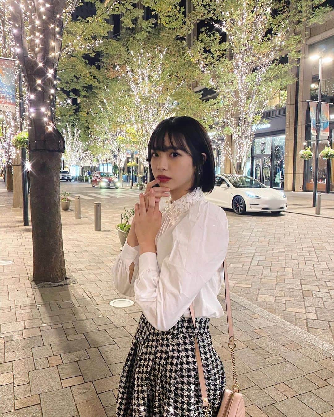 麻生果恩のインスタグラム：「. 今年初イルミは写真の撮り方ばりうまい人に撮ってもらった🥂」