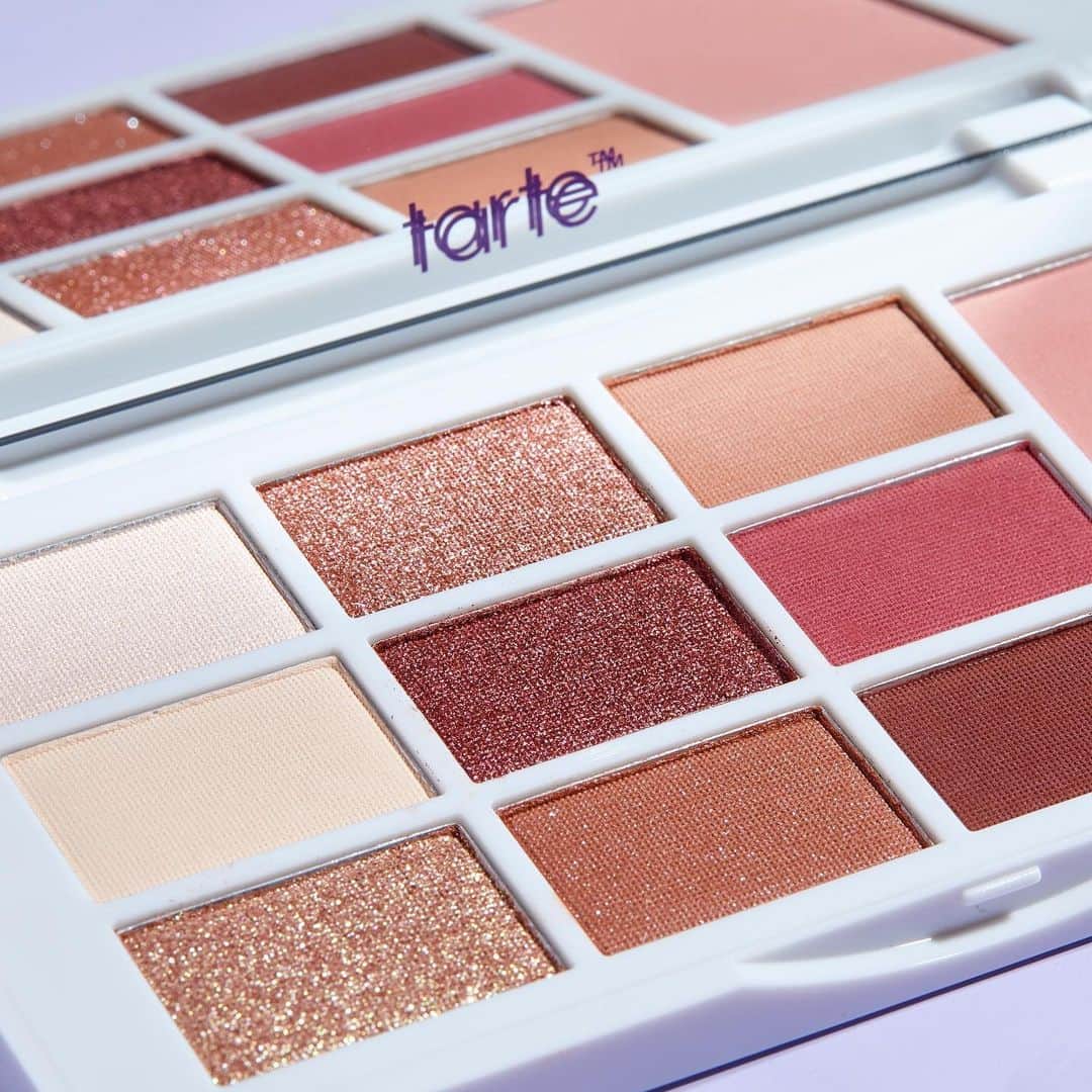 Tarte Cosmeticsさんのインスタグラム写真 - (Tarte CosmeticsInstagram)「DOUBLE TAP your fave shade! 👆 Our warm winter wishes eye set is ONLY $30 USD ($102 USD value) & comes with: ✨ 10-shade eye & cheek palette formulated with Amazonian clay for flawless blending & longwear ✨ deluxe gel liner ✨ lights, camera, lashes 4-in-1 mascara Shop now on tarte.com! #crueltyfree #rethinknatural #tarteholiday #claypowered」11月22日 11時04分 - tartecosmetics